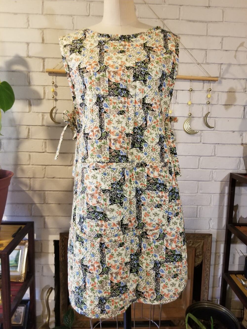 Vintage 60s 70s Floral Patchwork Quilted Tabard Smock Cobbler Apron Top